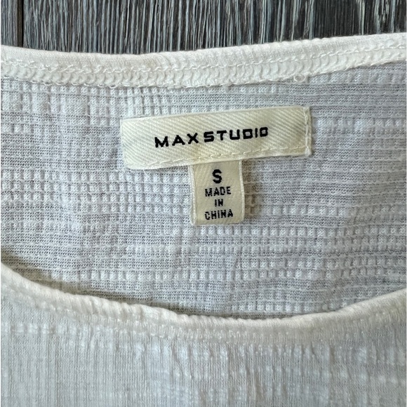 Max Studio Women’s Ruffle Shirt Sleeve Knit Top Blouse. White size small - Picture 10 of 12
